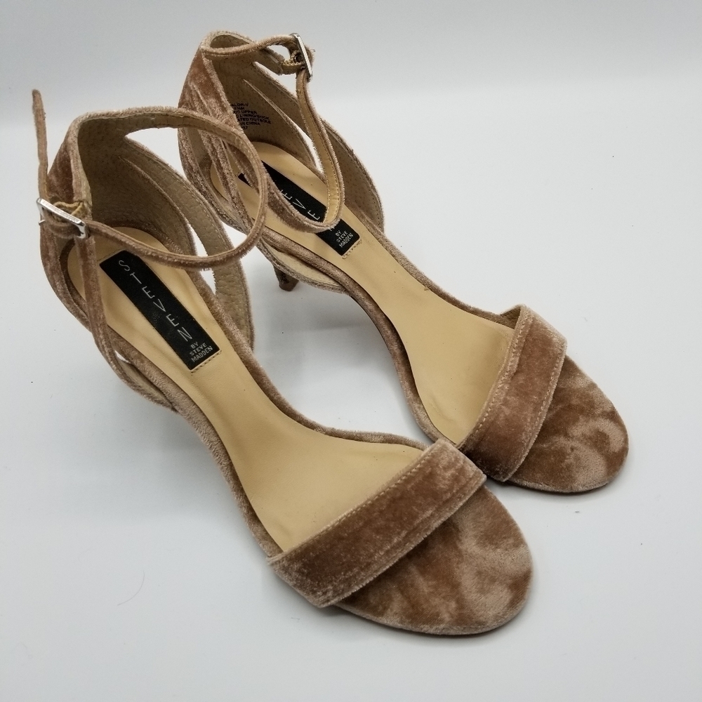 Steve Madden faux velvet feeling heels size 8 1/2